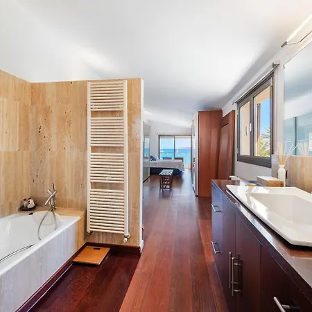 Mir - Frontline, Large Balcony & Sea View Apartment *