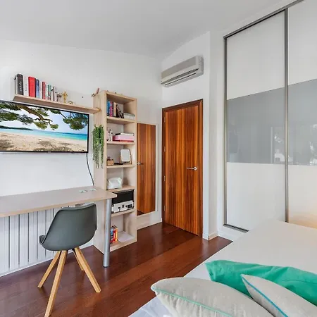Mir - Frontline, Large Balcony & Sea View